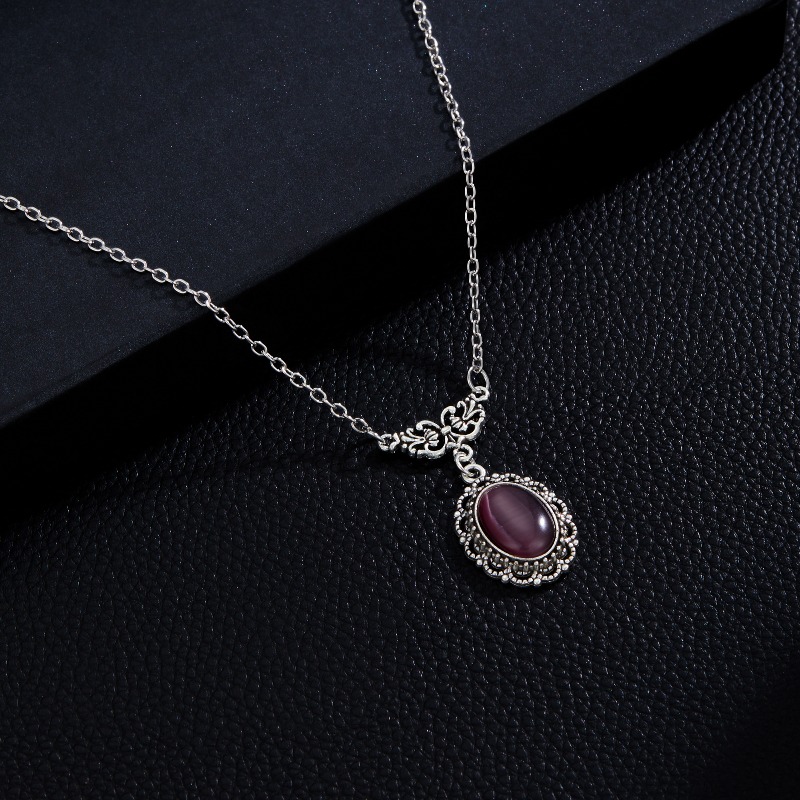 Formal Women'S Wear - A Beautiful Luxurious Oval Pendant Necklace