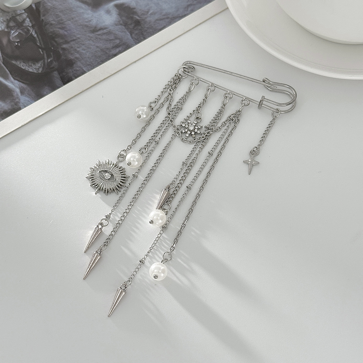 Imitation Pearl Brooch Elegant - đánh giá và giá Women Formal Wear With Jeans