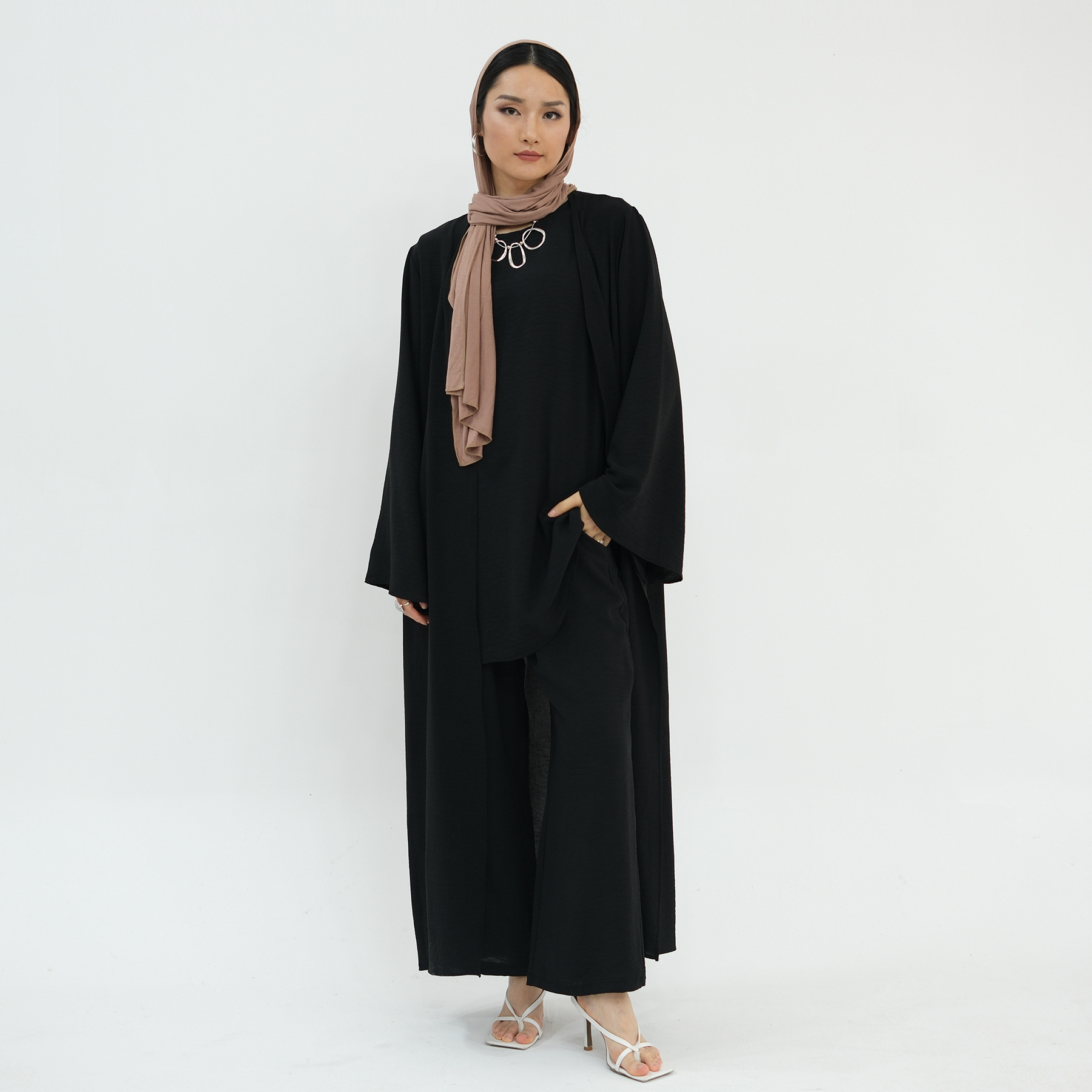 Authentic Set Contemporary Mon - đánh giá và giá Monochrome Suit Set